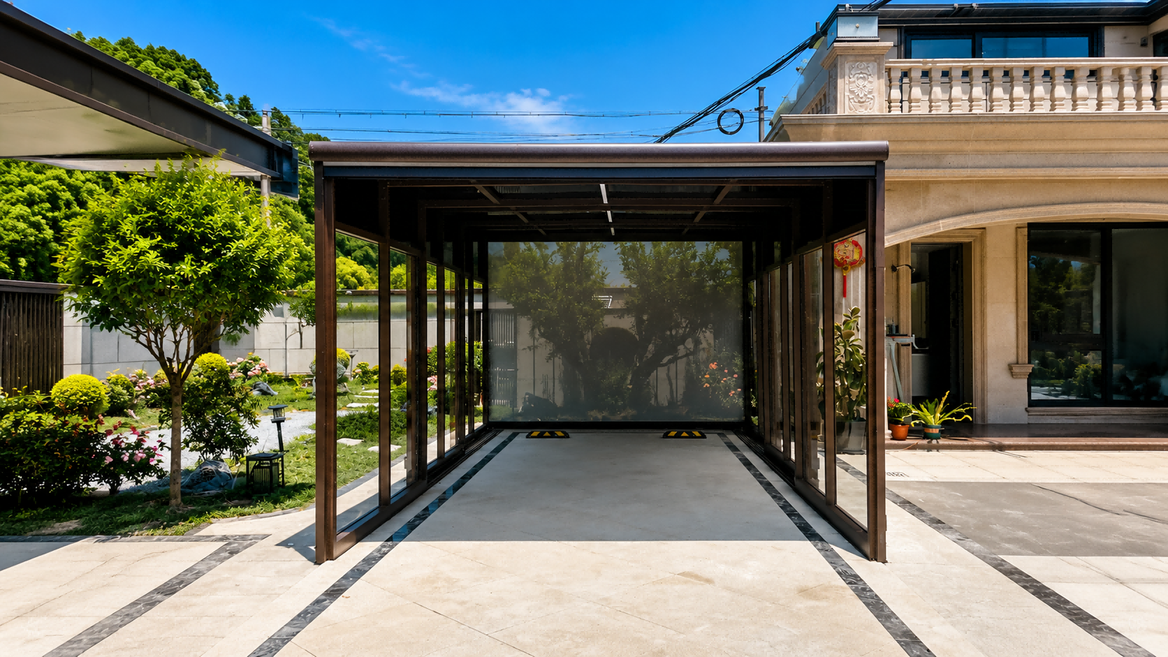SunnyJoy retractable garage for villa courtyard parking