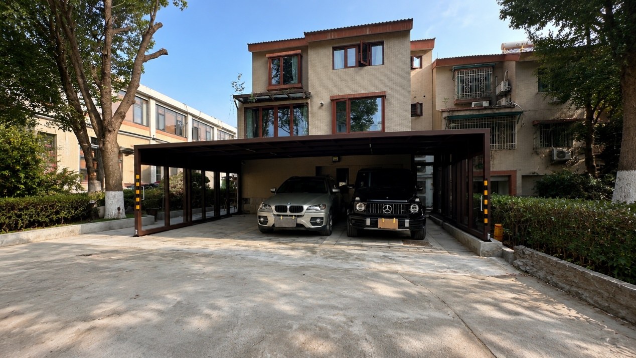 Double-bay retractable garage for adaptable covered vehicle parking